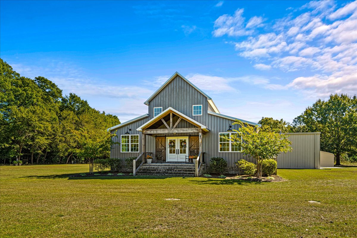 3 Bedroom, 2.5 Bathroom Home Pamplico, SC 29583 Crosson & Co.